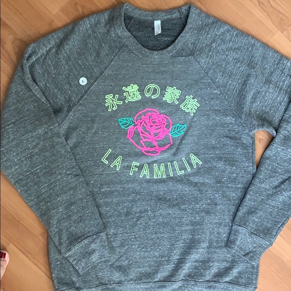 NWOT!! La Familia Sweatshirt - Picture 2 of 2